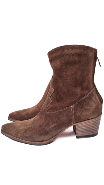 This beautiful Alberto Fasciani boot takes cues from western style and an effortless and cool aesthetic. Wear these pointy beauties with your favourite summer dress for a trendy look.  The boots are made with premium quality suede and natural leather lining.  The silky natural leather insole make them breathable, the zip closure allows an easy fit.   Premium suede calf leather upper and calf leather lining. Sole 95% leather, 5% rubber. 100% Made in Italy.