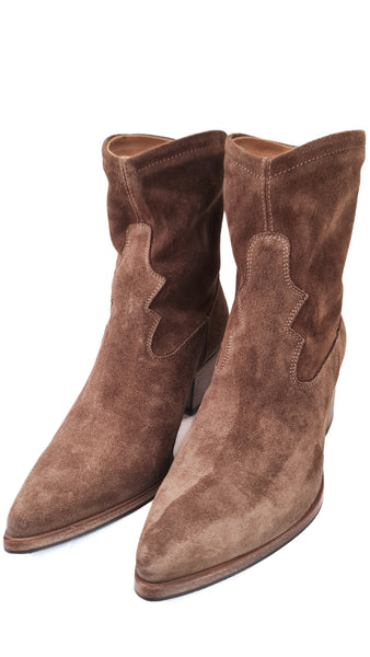 This beautiful Alberto Fasciani boot takes cues from western style and an effortless and cool aesthetic. Wear these pointy beauties with your favourite summer dress for a trendy look.  The boots are made with premium quality suede and natural leather lining.  The silky natural leather insole make them breathable, the zip closure allows an easy fit.   Premium suede calf leather upper and calf leather lining. Sole 95% leather, 5% rubber. 100% Made in Italy.