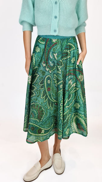 This midi skirt features a sparkly green paisley print that will make you stand out. Add a touch of whimsy to your wardrobe and shine bright in this statement piece. Perfect for any occasion, this skirt will have you feeling confident and stylish.