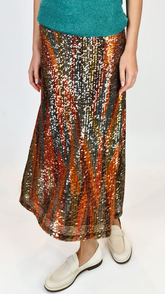 Add a touch of sparkle to your spring wardrobe with this SIYU sequin skirt! The intricate sequin detailing and stunning Dante print make this skirt a must-have for any fashion-forward individual. Elevate any outfit and turn heads with this gorgeous piece.