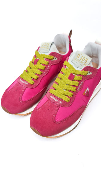 A fruity, tangy Lenox in raspberry colour and lemon-yellow laces. A very colorful model that will liven up all your outfits without too much effort.