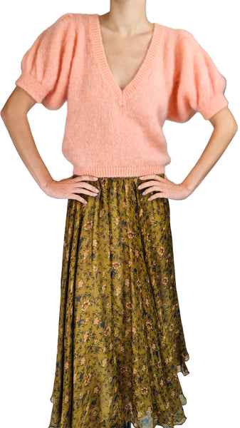 Mes Demoiselles Salmon Pink Mohair V-Neck Jumper | Luxury Knitwear   
 Indulge in romantic elegance with the Mes Demoiselles salmon pink mohair jumper. Soft puff sleeves and a flattering V-neck for chic Parisian style.   
Mes Demoiselles mohair jumper, salmon pink V-neck sweater, short sleeve puff jumper, luxury mohair knit, designer women's pink sweater
