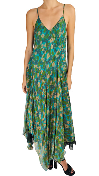 Mes Demoiselles Green Floral Strap Maxi Dress | Luxury Winter Slip Dress

Embrace winter romance with the Mes Demoiselles Green Floral Strap Maxi Dress. Featuring dark botanical florals, thin straps, and a sweeping layered handkerchief hem for holiday events and winter galas.

Mes Demoiselles floral dress, green winter maxi dress, designer velvet layer slip dress, luxury dark floral maxi dress, formal holiday party dress, handkerchief hem evening dress.