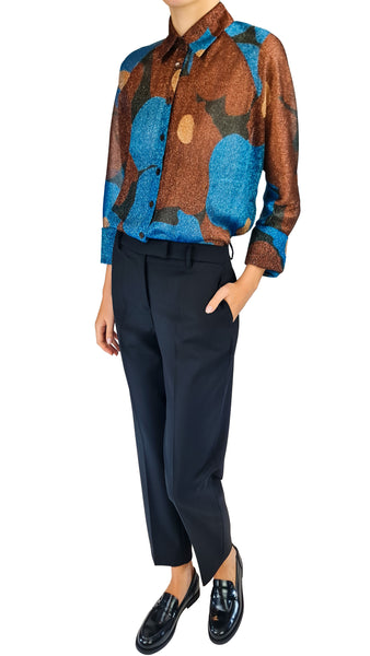 Siyu Astrud Bambola Blue Lurex Shirt | Designer Metallic Blouse   
JPG
Elevate your wardrobe with the Siyu Astrud Bambola Blue Lurex Shirt. Featuring an artistic shimmer and abstract print, perfect for luxury evening styling. Shop now.   
Siyu Astrud shirt, blue lurex blouse, designer metallic shirt, luxury women's top