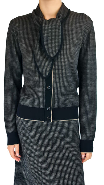 Siyu Knit Trama Merino Wool Cardigan | Luxury Scarf Detail Knitwear   

 Experience supreme comfort in the Siyu Knit Trama Merino Wool Cardigan. Crafted with a micro-grid weave and chic scarf detail. 
Siyu merino wool cardigan, trama knit sweater, luxury wool cardigan with scarf, designer knitwear women, grey merino cardigan