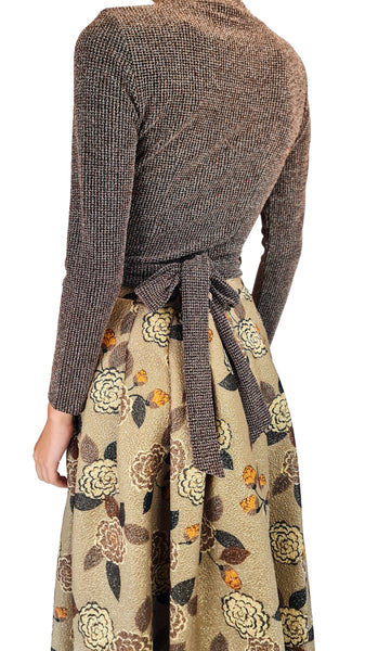 lMake a dramatic entrance in the Siyu Silk Wool Floral Jacquard Maxi Skirt. Crafted with rich floral patterns, box pleats, and a high-waisted A-line cut for formal winter events.