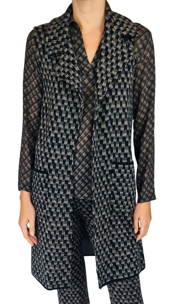 Siyu Serse long gilet, luxury merino wool gilet, designer sleeveless knit coat, longline patterned cardigan, Spanish luxury knitwear
extrafine merino wool sleeveless outerwear, open front knit gilet, geometric jacquard long cardigan, luxury layered outfit ideas, high-end designer knit vest