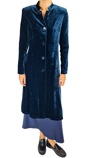 Siyu Navy Silk Velvet Dress Coat | Luxury Designer Evening Coat   
Radiate elegance in the Siyu Navy Silk Velvet Dress Coat. Crafted from shimmering textured silk velvet with a mandarin collar and tailored silhouette. Shop now.   
 Siyu velvet dress coat, navy silk velvet coat, luxury women's evening coat, designer blue velvet duster, silk velvet coat dress