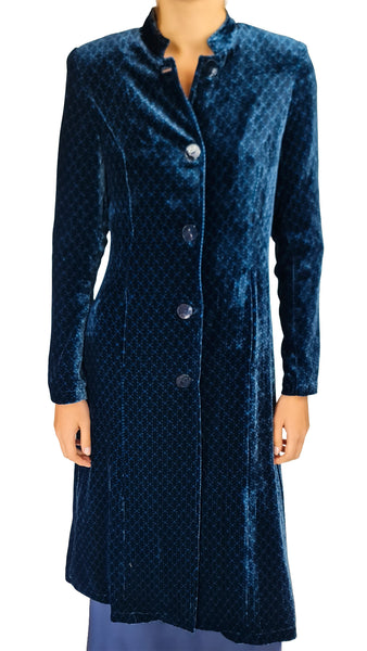 Siyu Navy Silk Velvet Dress Coat | Luxury Designer Evening Coat   
 Radiate elegance in the Siyu Navy Silk Velvet Dress Coat. Crafted from shimmering textured silk velvet with a mandarin collar and tailored silhouette. Shop now.   
 Siyu velvet dress coat, navy silk velvet coat, luxury women's evening coat, designer blue velvet duster, silk velvet coat dress
