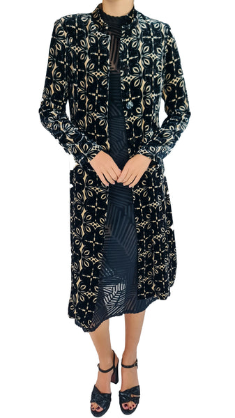 Siyu Silk Viscose Velvet Dress Coat | Luxury Velvet Duster
Make an unforgettable statement in the Siyu Silk Viscose Velvet Dress Coat. Featuring an intricate geometric burnout velvet pattern, Mandarin collar, and sleek longline silhouette for formal winter occasions.
 Siyu velvet dress coat, silk viscose velvet duster, black burnout velvet coat, luxury evening duster jacket, designer geometric velvet coat.