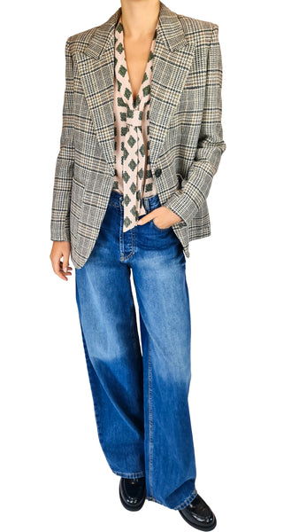 Smythe oversized wool blazer, '90s style check blazer, designer Glen plaid blazer, women's oversized suit jacket, luxury plaid wool jacket
high-end oversized blazer, vintage-inspired wool tailoring, broad-shoulder designer blazer, luxury casual blazer for women, Smythe plaid wool jacket