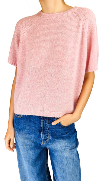 A person wearing a short-sleeve pink knit top with raglan sleeves and blue jeans

pink short sleeve cashmere sweater • women's melange pink knit top • raglan short sleeve cashmere jumper • heathered pink crewneck sweater • luxurious short sleeve knitwear