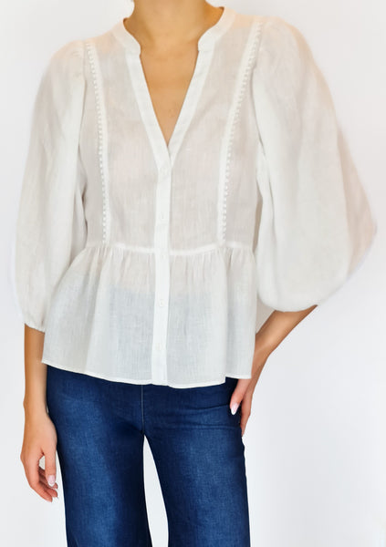 <p>Made with luxurious white linen, this blouse features charming peplum detail and elegant puffy sleeves. Perfect for any occasion, it's a must-have for this summer.</p> <p data-mce-fragment="1">This garment is the result of a careful selection of the very finest natural threads, and has undergone no chemical treatment.</p>