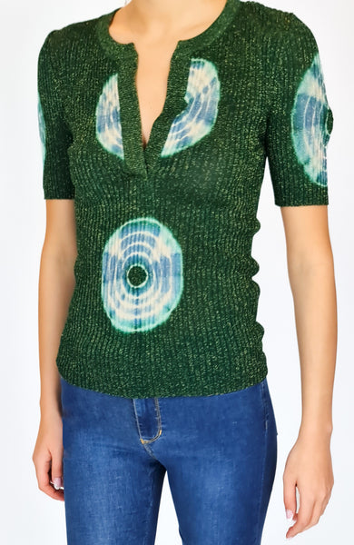 Indulge in the nostalgia of the 90's with our Happy Sheep ribbed lurex top! Featuring a vibrant tie-dye pattern and sparkly dark green background, this top will add a touch of fun and excitement to any outfit. Perfect for those looking to make a statement and relive the iconic fashion trends of the past