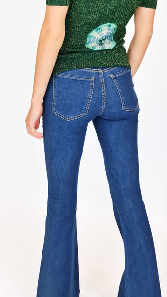 Experience the classic Lola in a cool and silky summer weight denim. A super flattering fit plus the comfiest denim, you will never want to take this pair off!