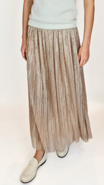 This sheer metallic powder pink pleated skirt will add a touch of elegance and glamour to any outfit. Perfect for special occasions or a night out, this Purotatto skirt will make you stand out and shine. Or dress down but bring sparkle to your outfit, and wear with a t-shirt and loafers.