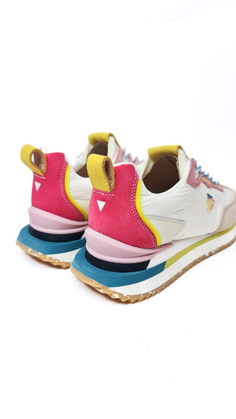 Bright, gourmand hues adorn this pair of Lenox for a stunning summer style. You'll love the contrasting seams that give this trainer its originality. With light jeans, flowing pants or a long skirt, they're the perfect match for any look.