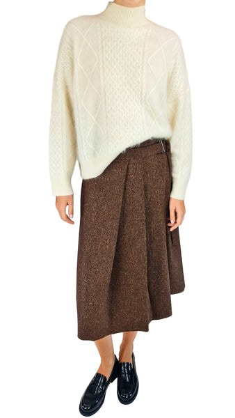 True Royal Delia Marron kilt skirt, luxury brown tweed kilt skirt, designer pleat midi skirt, brown wool blend kilt, heritage style women's skirt
 high-waisted buckle detail skirt, luxury pleated midi skirt, contemporary heritage tailoring, marron brown winter skirt, premium women's kilt skirt